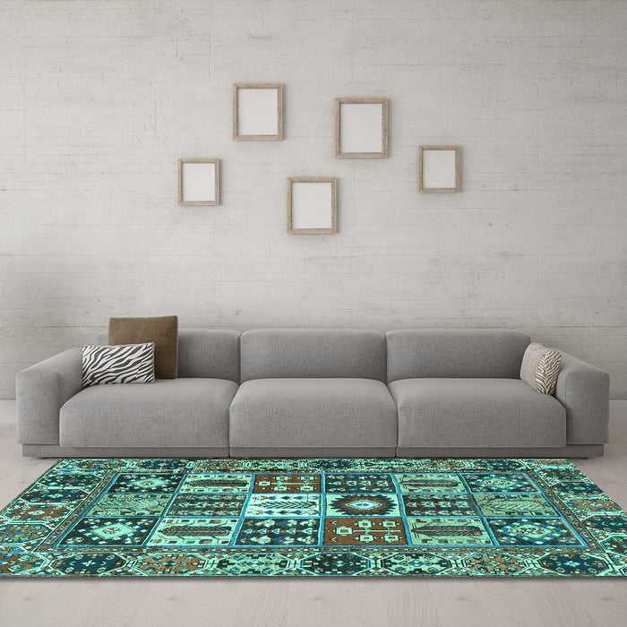 Machine Washable Persian Turquoise Traditional Area Rugs in a Living Room,, wshtr4102turq