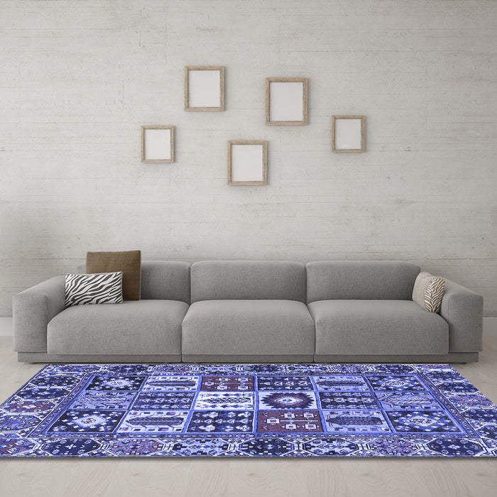 Machine Washable Persian Blue Traditional Rug in a Living Room, wshtr4102blu