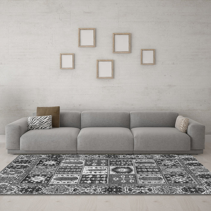 Machine Washable Persian Gray Traditional Rug in a Living Room,, wshtr4102gry