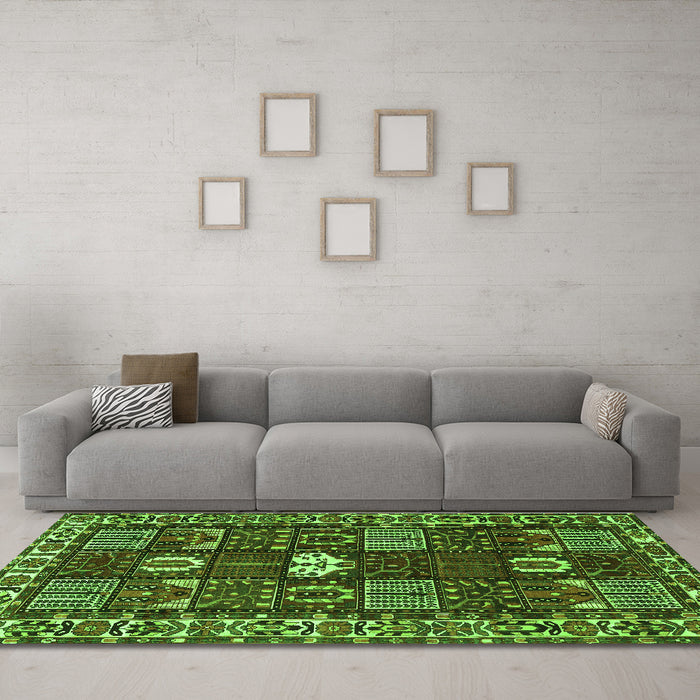 Machine Washable Persian Green Traditional Area Rugs in a Living Room,, wshtr4106grn