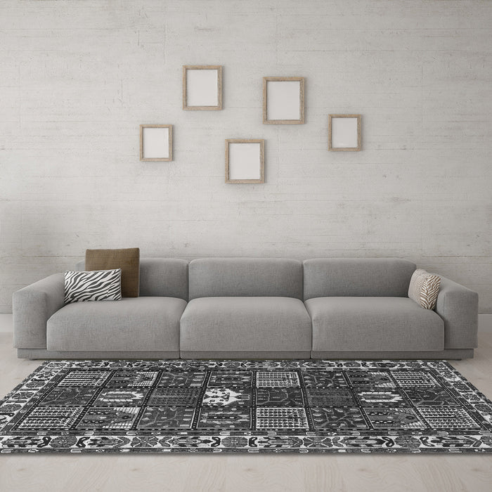 Machine Washable Persian Gray Traditional Rug in a Living Room,, wshtr4106gry