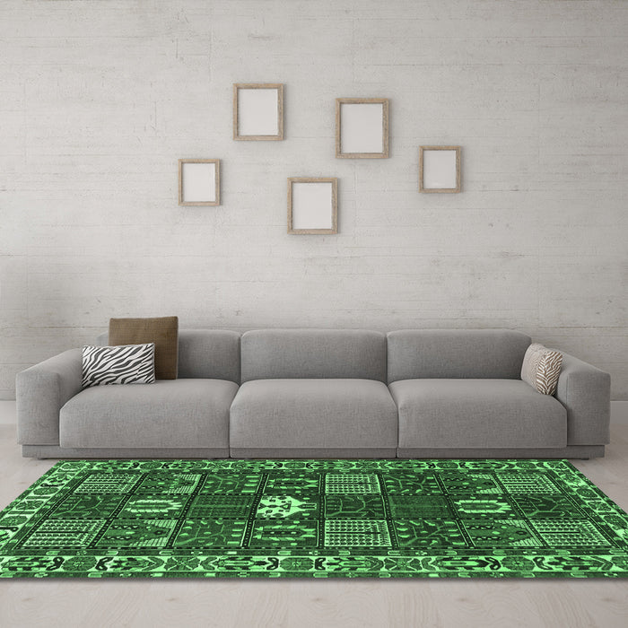 Machine Washable Persian Emerald Green Traditional Area Rugs in a Living Room,, wshtr4106emgrn