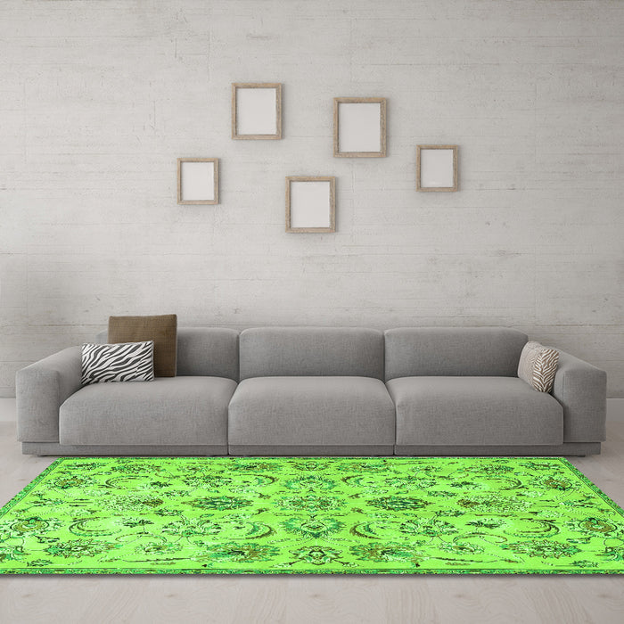 Machine Washable Persian Green Traditional Area Rugs in a Living Room,, wshtr4107grn