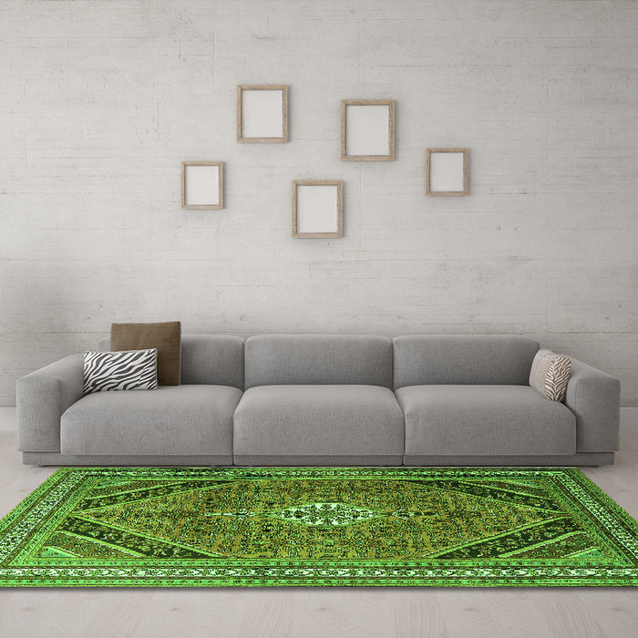 Machine Washable Persian Green Traditional Area Rugs in a Living Room,, wshtr4108grn