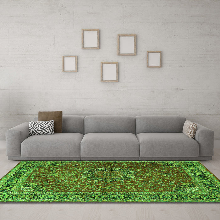 Machine Washable Persian Green Traditional Area Rugs in a Living Room,, wshtr4112grn