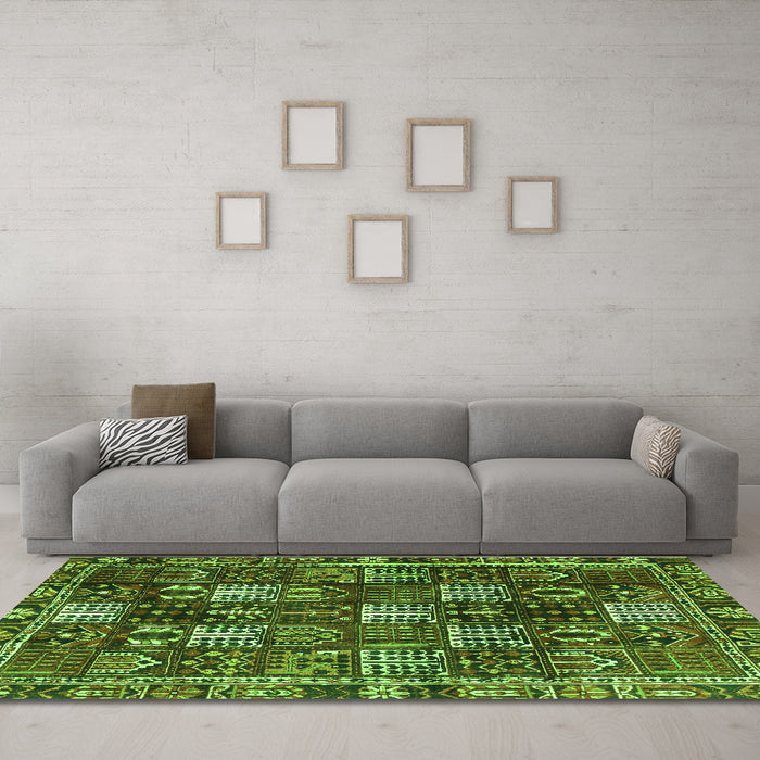 Machine Washable Persian Green Traditional Area Rugs in a Living Room,, wshtr4114grn