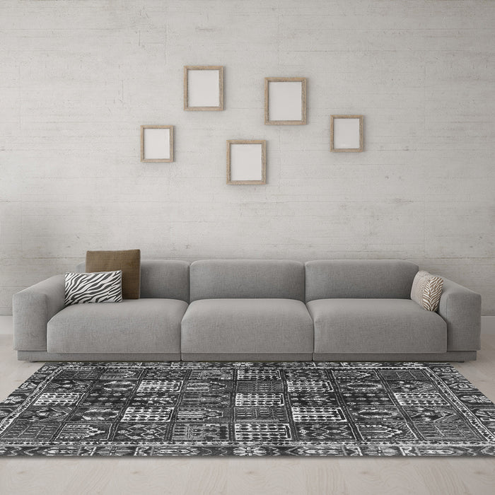 Machine Washable Persian Gray Traditional Rug in a Living Room,, wshtr4114gry