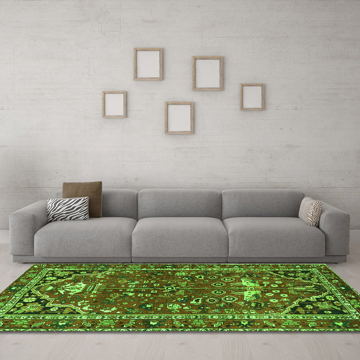 Machine Washable Persian Green Traditional Area Rugs in a Living Room,, wshtr4118grn