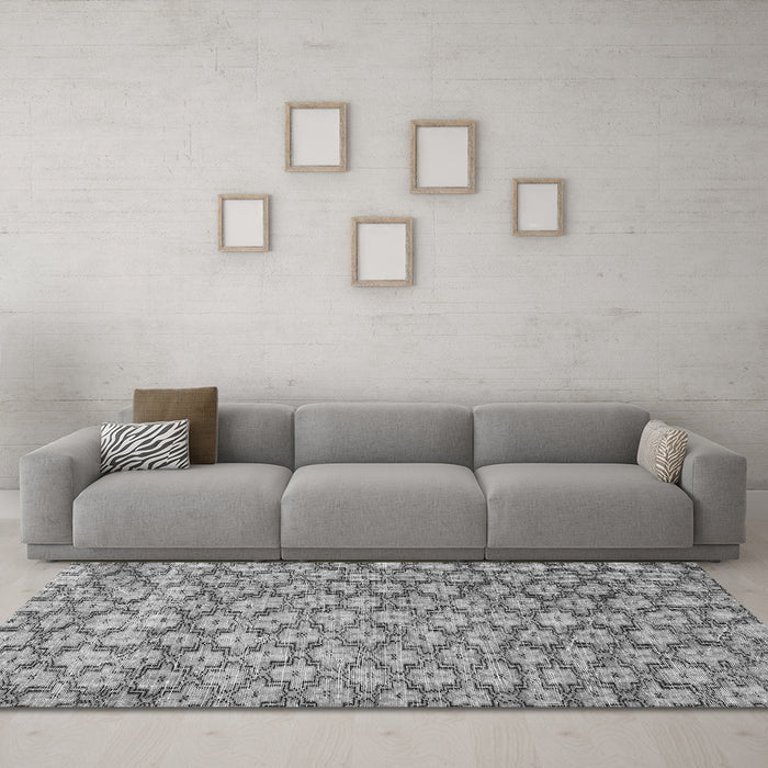 Machine Washable Persian Gray Traditional Rug in a Living Room,, wshtr4119gry