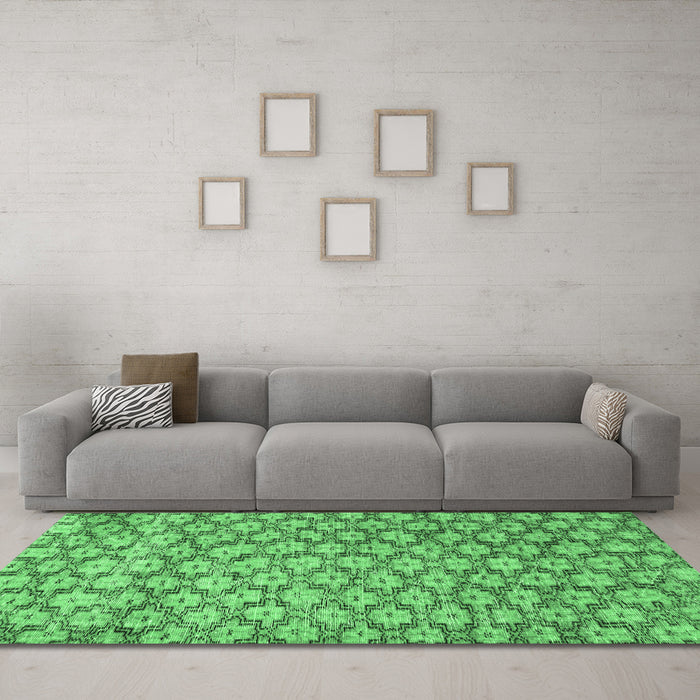 Machine Washable Persian Emerald Green Traditional Area Rugs in a Living Room,, wshtr4119emgrn
