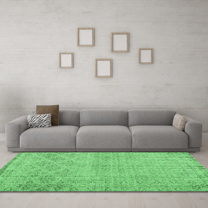 Machine Washable Persian Emerald Green Traditional Area Rugs in a Living Room,, wshtr4120emgrn