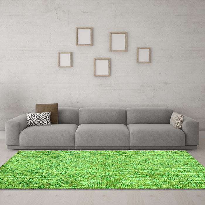 Machine Washable Persian Green Traditional Area Rugs in a Living Room,, wshtr4120grn