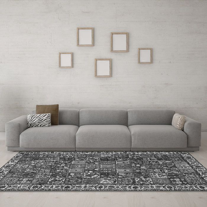 Machine Washable Persian Gray Traditional Rug in a Living Room,, wshtr4121gry