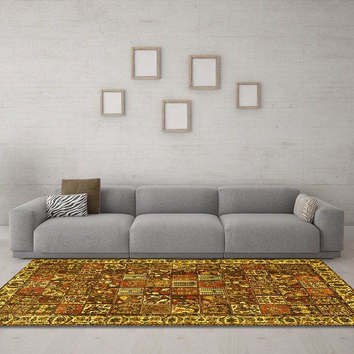 Machine Washable Persian Yellow Traditional Rug in a Living Room, wshtr4121yw