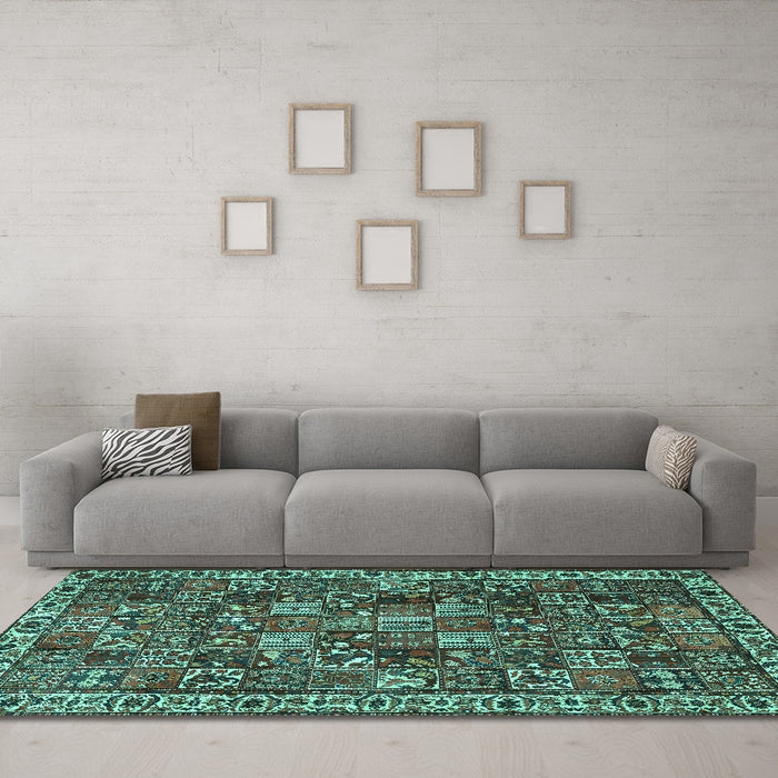 Machine Washable Persian Turquoise Traditional Area Rugs in a Living Room,, wshtr4121turq