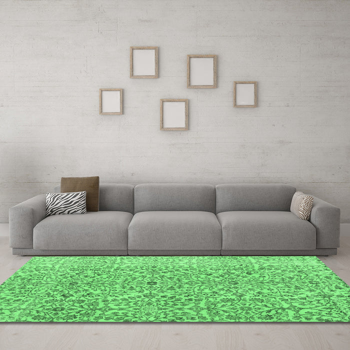 Machine Washable Persian Emerald Green Traditional Area Rugs in a Living Room,, wshtr4122emgrn