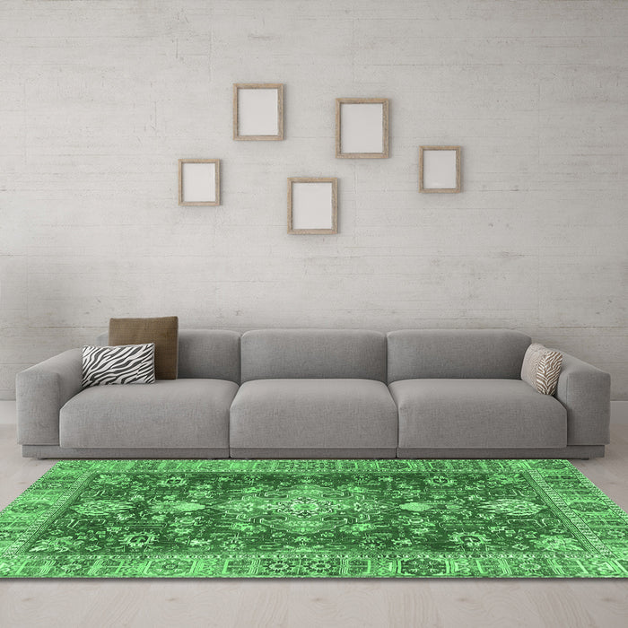 Machine Washable Persian Emerald Green Traditional Area Rugs in a Living Room,, wshtr4124emgrn