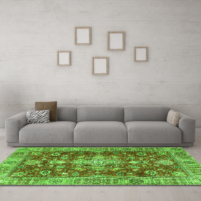 Machine Washable Persian Green Traditional Area Rugs in a Living Room,, wshtr4124grn