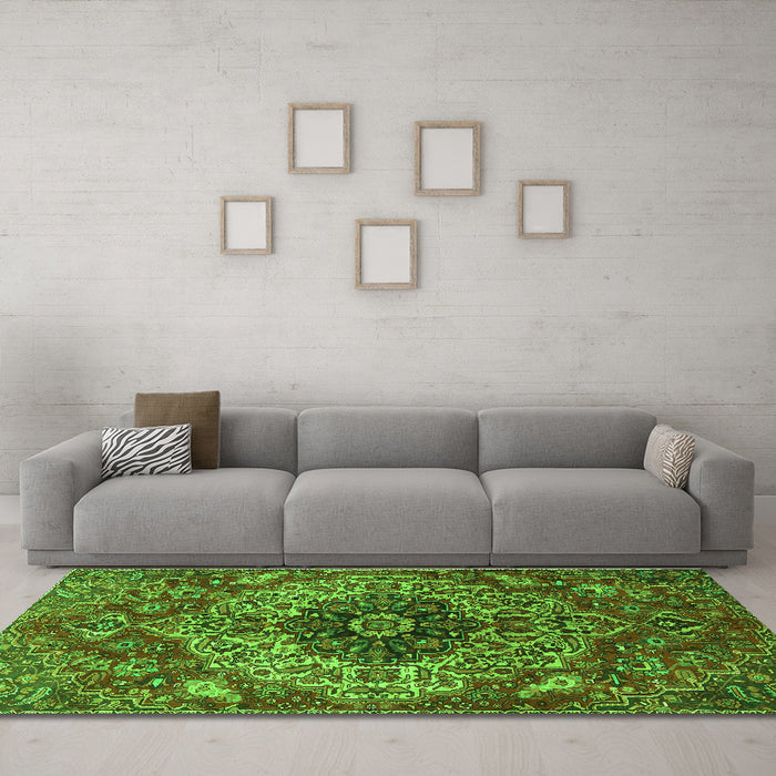 Machine Washable Medallion Green Traditional Area Rugs in a Living Room,, wshtr4125grn