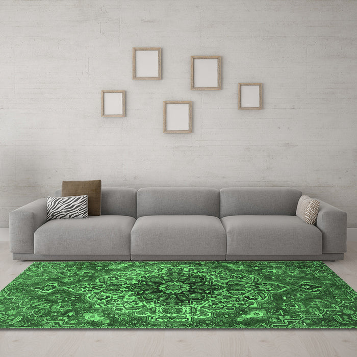 Machine Washable Medallion Emerald Green Traditional Area Rugs in a Living Room,, wshtr4125emgrn