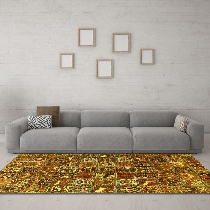 Machine Washable Persian Yellow Traditional Rug in a Living Room, wshtr4126yw