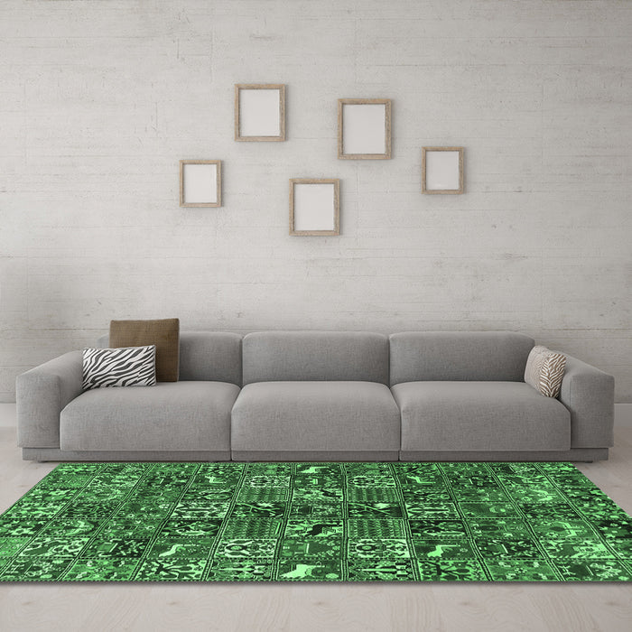 Machine Washable Persian Emerald Green Traditional Area Rugs in a Living Room,, wshtr4126emgrn