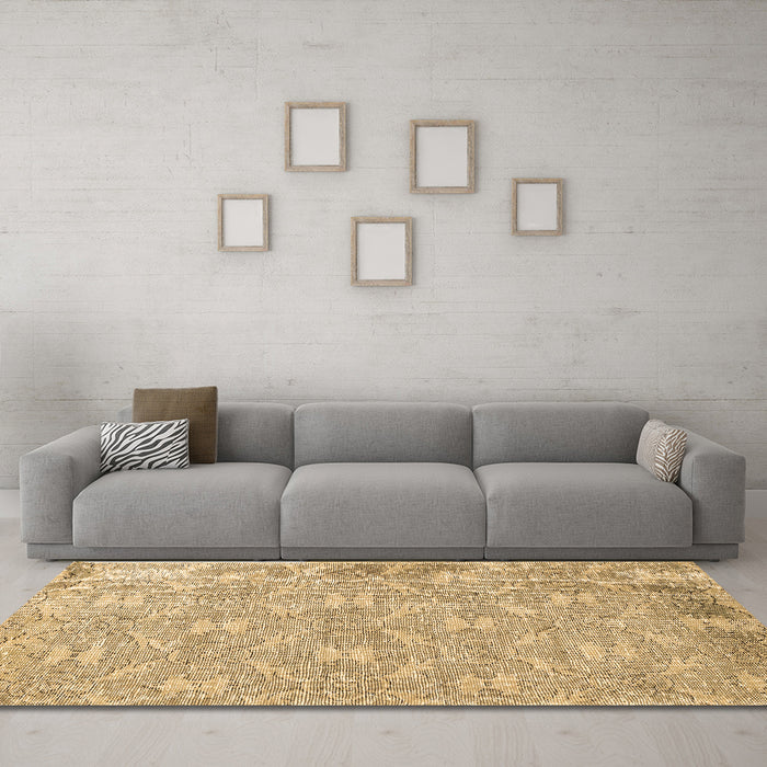 Machine Washable Persian Brown Traditional Rug in a Living Room,, wshtr4129brn
