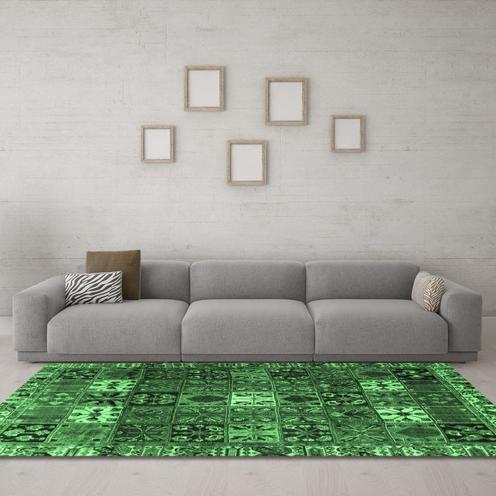 Machine Washable Persian Emerald Green Traditional Area Rugs in a Living Room,, wshtr4131emgrn