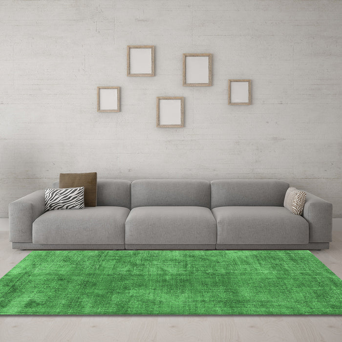 Machine Washable Persian Emerald Green Traditional Area Rugs in a Living Room,, wshtr4135emgrn