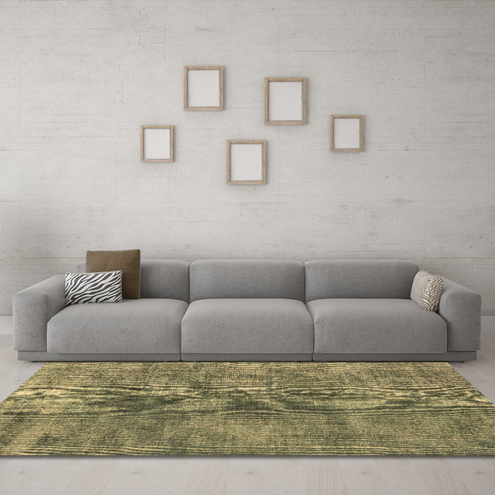 Machine Washable Persian Brown Traditional Rug in a Living Room,, wshtr4135brn