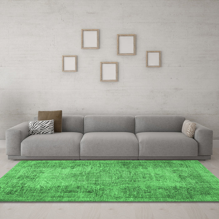 Machine Washable Persian Emerald Green Traditional Area Rugs in a Living Room,, wshtr4136emgrn