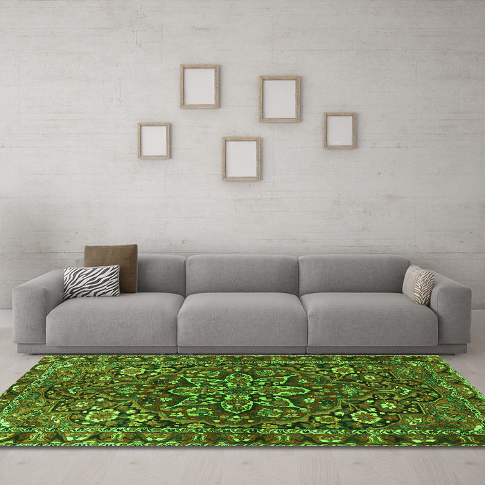 Machine Washable Persian Green Traditional Area Rugs in a Living Room,, wshtr4137grn