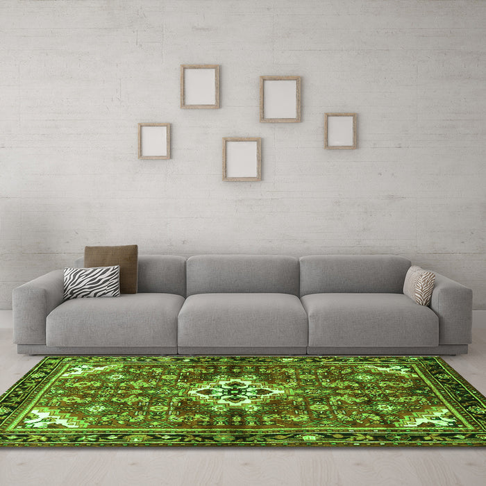 Machine Washable Persian Green Traditional Area Rugs in a Living Room,, wshtr4138grn