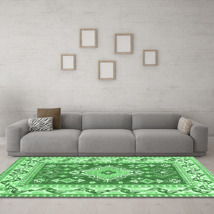 Machine Washable Geometric Emerald Green Traditional Area Rugs in a Living Room,, wshtr413emgrn