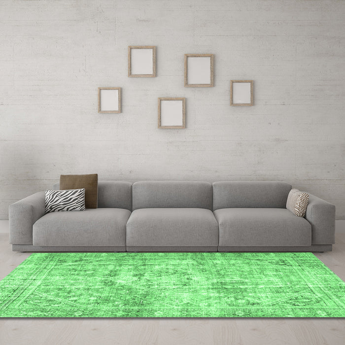 Machine Washable Persian Emerald Green Traditional Area Rugs in a Living Room,, wshtr4140emgrn