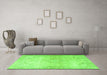 Machine Washable Persian Green Traditional Area Rugs in a Living Room,, wshtr4142grn