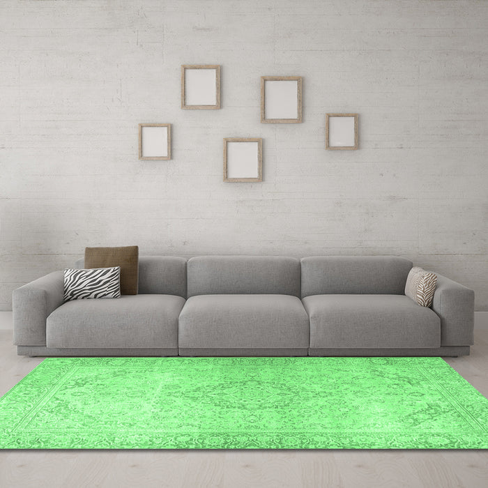 Machine Washable Persian Emerald Green Traditional Area Rugs in a Living Room,, wshtr4142emgrn