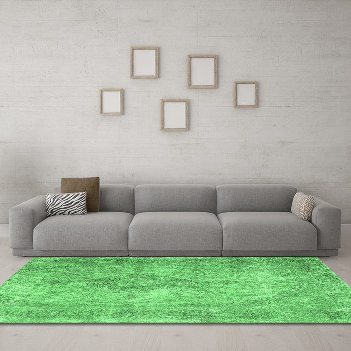 Machine Washable Persian Emerald Green Traditional Area Rugs in a Living Room,, wshtr4143emgrn