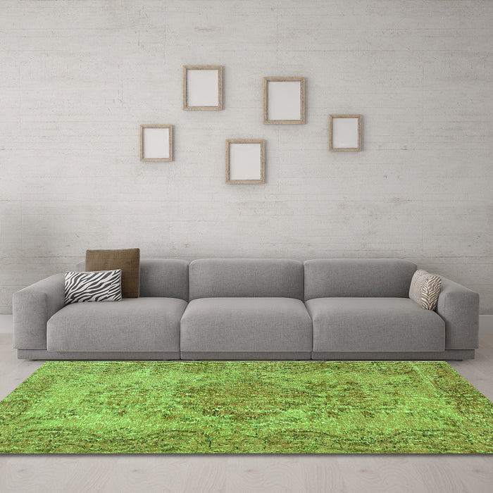 Machine Washable Persian Green Traditional Area Rugs in a Living Room,, wshtr4147grn