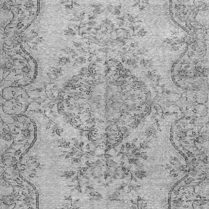 Serging Thickness of Machine Washable Persian Gray Traditional Rug, wshtr4147gry
