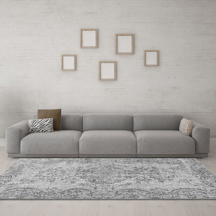 Machine Washable Persian Gray Traditional Rug in a Living Room,, wshtr4147gry