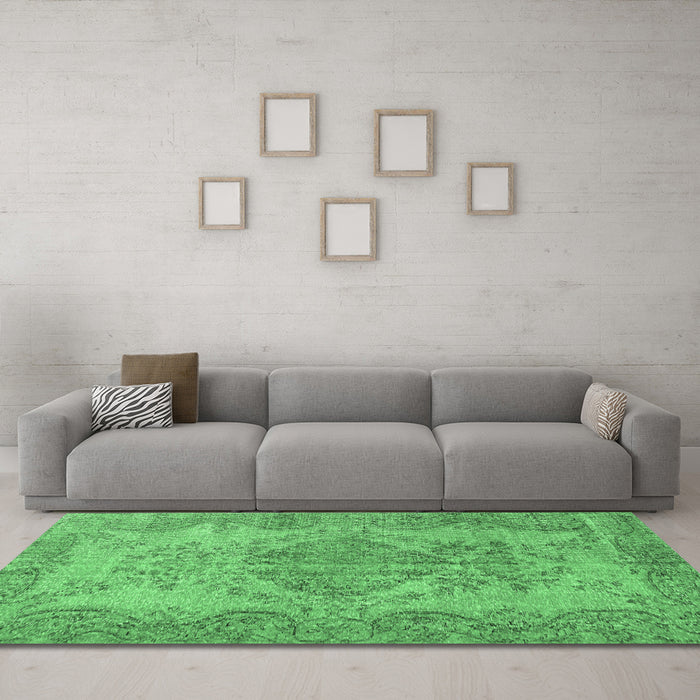 Machine Washable Persian Emerald Green Traditional Area Rugs in a Living Room,, wshtr4147emgrn
