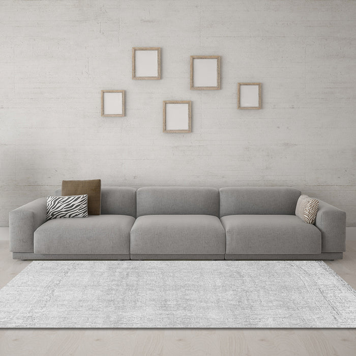 Machine Washable Persian Gray Traditional Rug in a Living Room,, wshtr4148gry