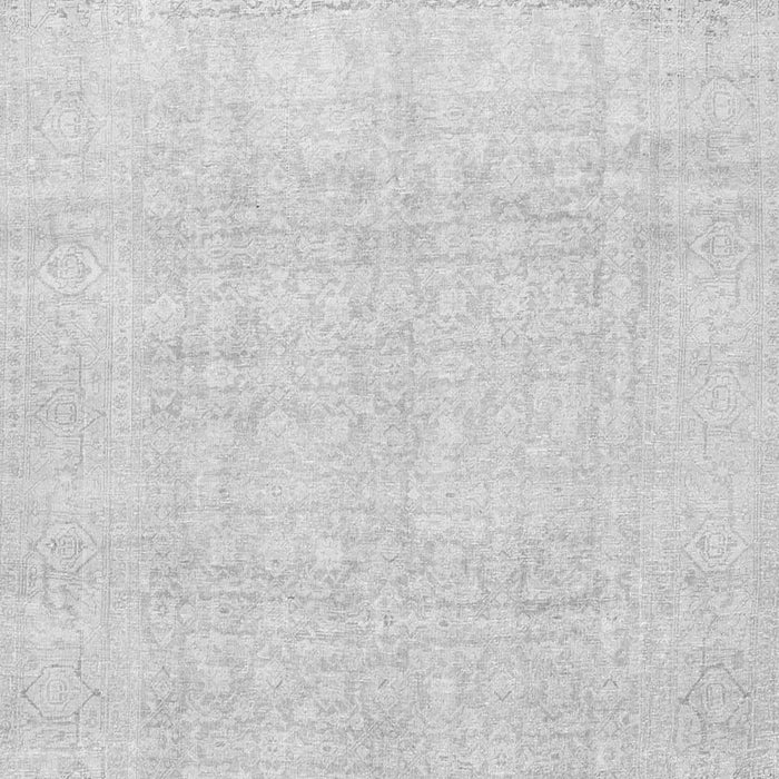 Serging Thickness of Machine Washable Persian Gray Traditional Rug, wshtr4148gry