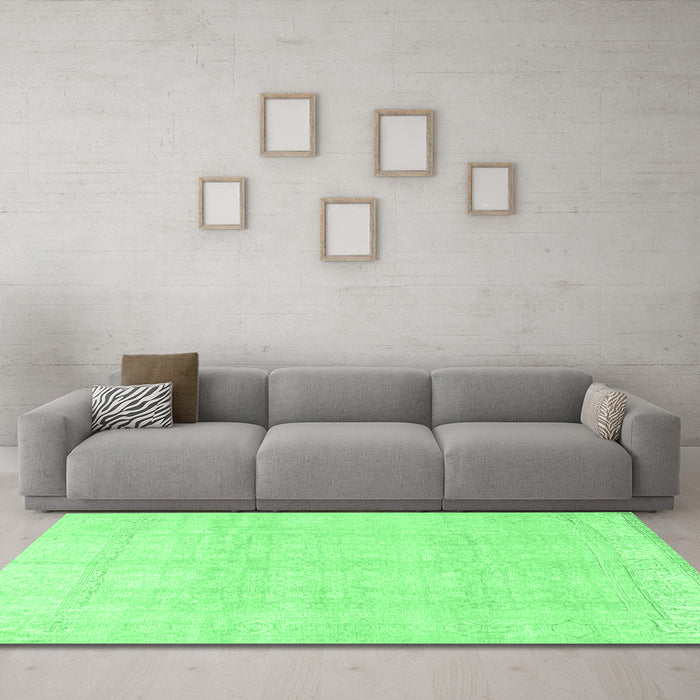 Machine Washable Persian Emerald Green Traditional Area Rugs in a Living Room,, wshtr4148emgrn