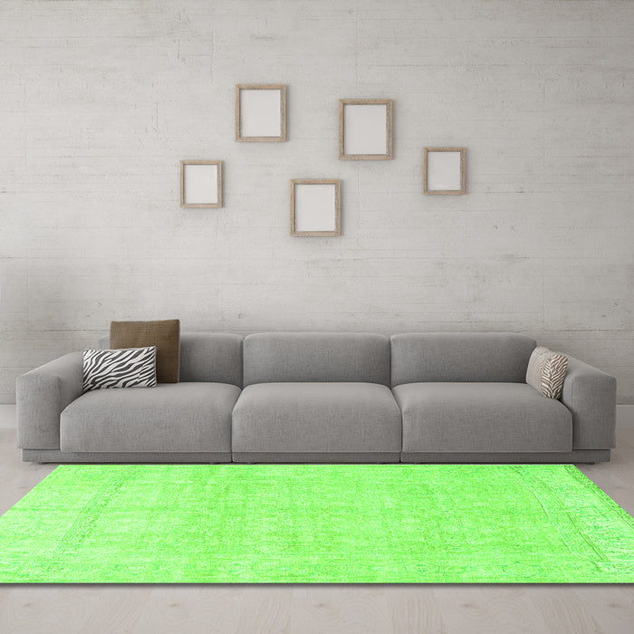 Machine Washable Persian Green Traditional Area Rugs in a Living Room,, wshtr4148grn