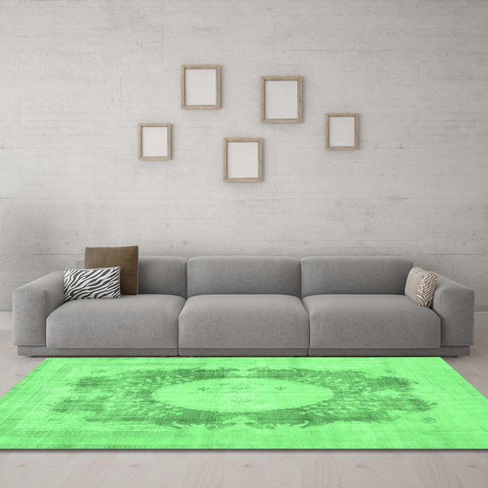 Machine Washable Medallion Emerald Green Traditional Area Rugs in a Living Room,, wshtr4156emgrn