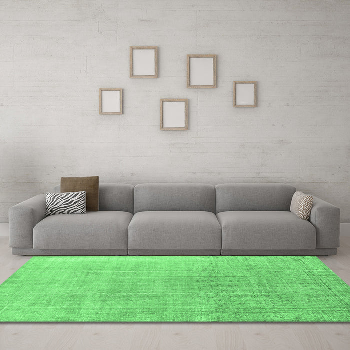 Machine Washable Persian Emerald Green Traditional Area Rugs in a Living Room,, wshtr4169emgrn