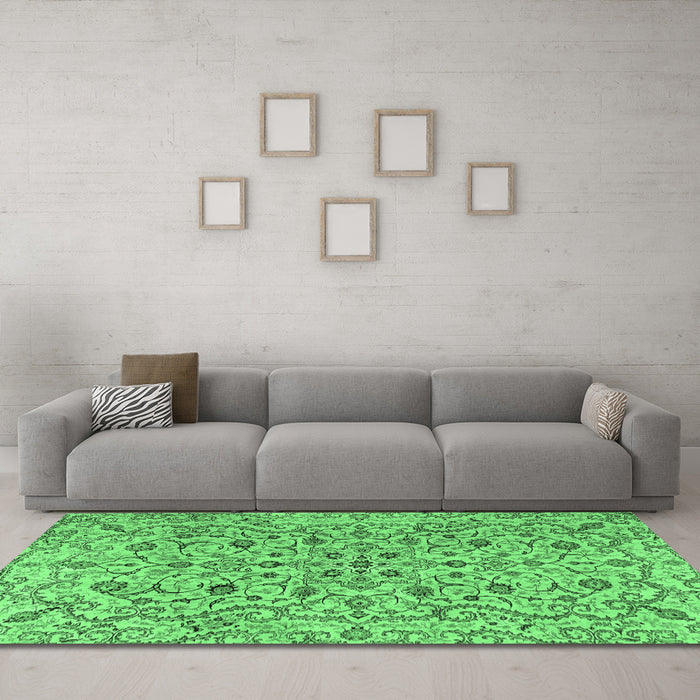 Machine Washable Persian Emerald Green Traditional Area Rugs in a Living Room,, wshtr4170emgrn