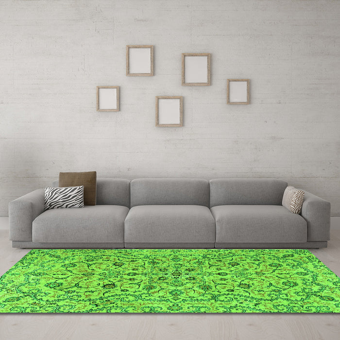 Machine Washable Persian Green Traditional Area Rugs in a Living Room,, wshtr4170grn